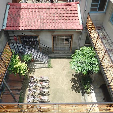 City Hut 1828 Tainan Exterior photo